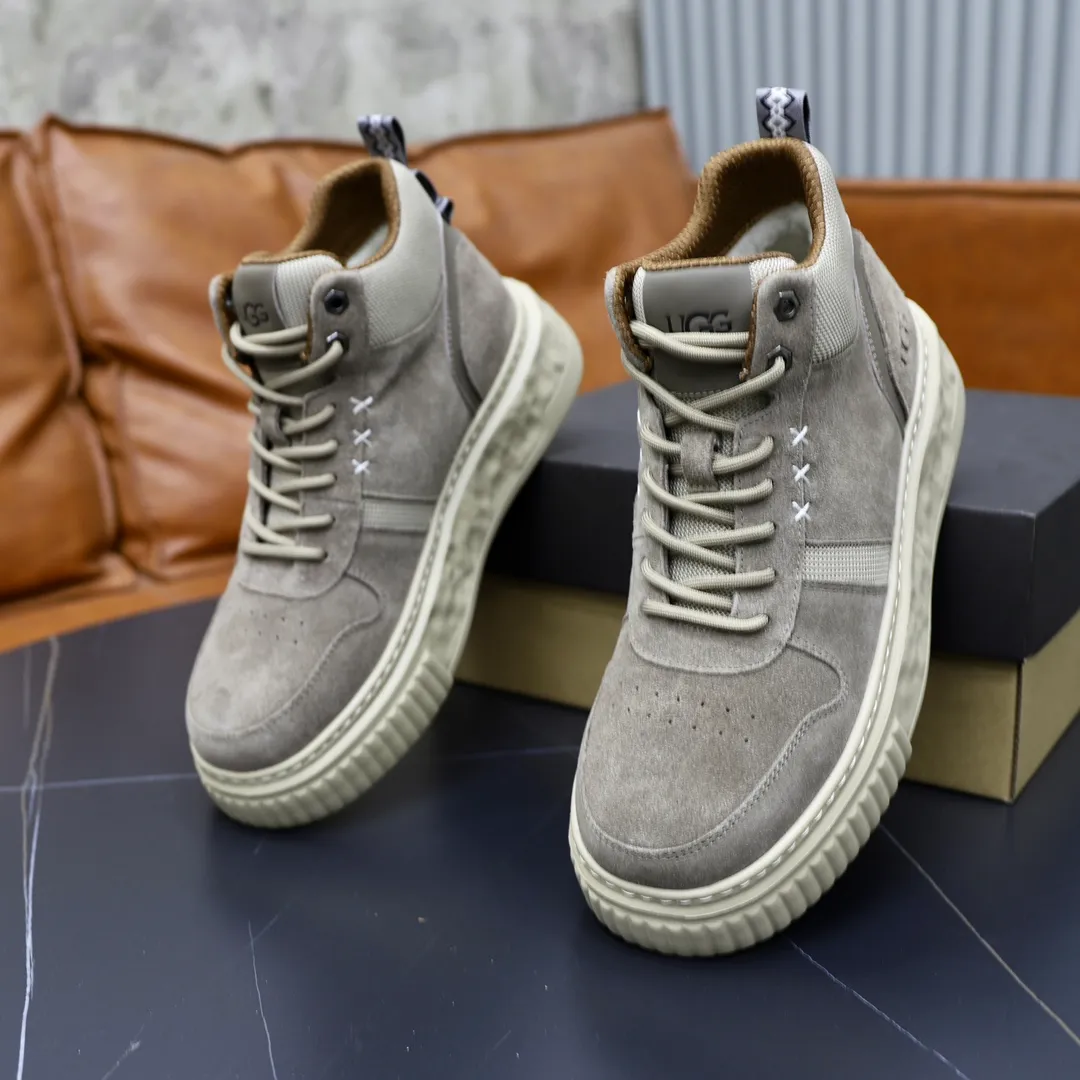 Ex-factory price: 620💰Thick wool imported from Australia Brand: UGG genuine purchase Size: 39-44 Grade: Official website 1:1 Material: First layer of genuine leather waterproof and antifreeze upper Real wool lining Original non-slip soft wear-resistant outsole Style category: Men's casual shoes Trendy style Comfortable on the feet Color: Official website color synchronization